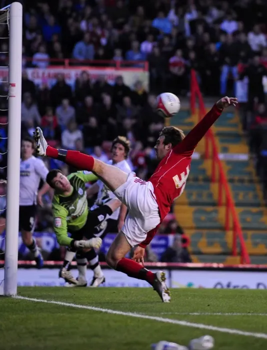Framed Print : Brett Pitman's Near-Miss: A Thrilling Moment from Bristol City vs Preston North End Championship Match (06 / 11 / 2010)