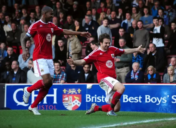 Framed Print : Brett Pitman's Thrilling Championship Goal: Bristol City vs Burnley (19 / 03 / 2011)