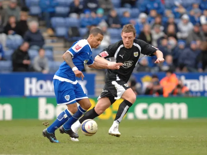 Framed Print : Brian Wilson of Bristol City in Action Against Leicester City Framed Print : Brian Wilson of Bristol City in Action Against Leicester City