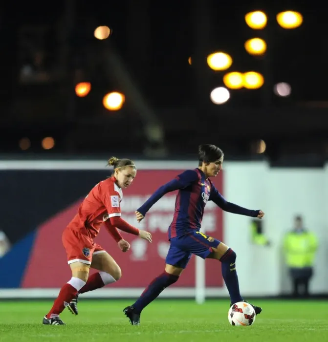 Framed Print : Bristol Academy's Loren Dykes Chases FC Barcelona's Marta Corredera in Women's Champions League Match at Ashton Gate Framed Print : Bristol Academy's Loren Dykes Chases FC Barcelona's Marta Corredera in Women's Champions League Match at Ashton Gate