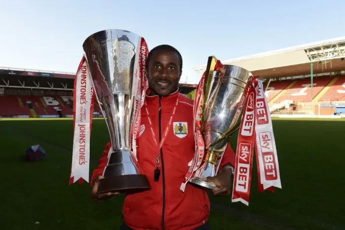Framed Print : Bristol City Academy: Celebrating League One Victory with Johnstone Paint Trophy