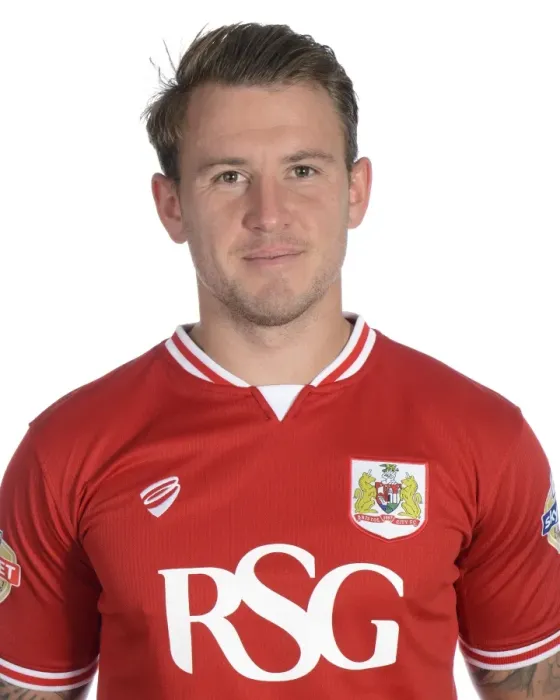 Framed Print : Bristol City: Aden Flint Training Session Portraits - August 2015 Framed Print : Bristol City: Aden Flint Training Session Portraits - August 2015