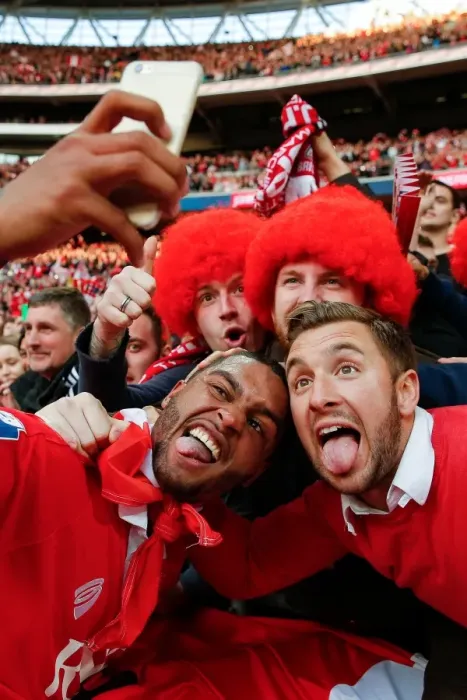 Framed Print : Bristol City Celebrate 2-0 Victory over Walsall in Johnstones Paint Trophy Final at Wembley Stadium Framed Print : Bristol City Celebrate 2-0 Victory over Walsall in Johnstones Paint Trophy Final at Wembley Stadium
