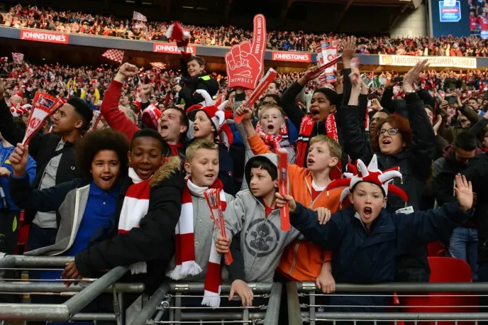 Framed Print : Bristol City Celebrate Johnstone Paint Trophy Victory over Walsall at Wembley Stadium Framed Print : Bristol City Celebrate Johnstone Paint Trophy Victory over Walsall at Wembley Stadium