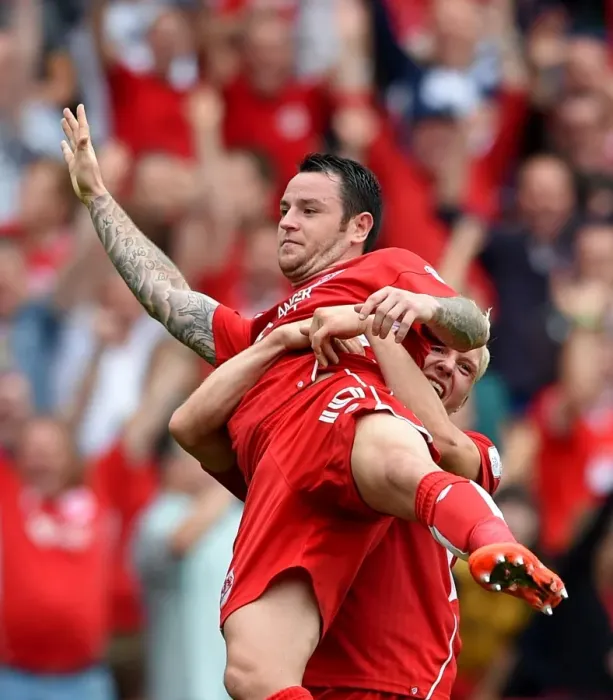 Framed Print : Bristol City Celebrate: Lee Tomlin's Goal Against Aston Villa (27 / 08 / 2016)