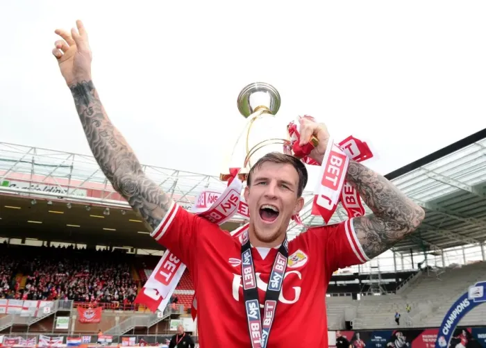 Framed Print : Bristol City Celebrate Promotion with League One Trophy