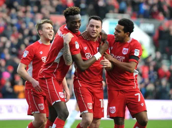 Framed Print : Bristol City Celebrate Win Over Ipswich Town with Lee Tomlin Framed Print : Bristol City Celebrate Win Over Ipswich Town with Lee Tomlin