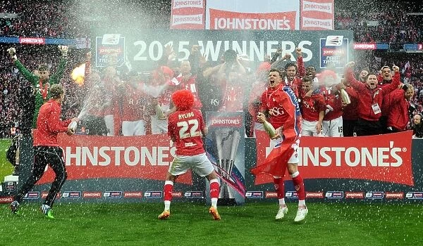 Bristol City Celebrate Winning Johnstone's Paint Trophy vs Walsall at Wembley Stadium, 2015