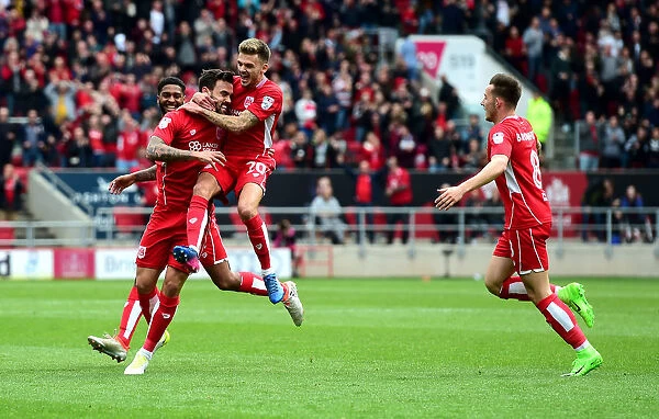 Bristol City Celebrates Championship Win: Marlon Pack and Team Mates Rejoice After Goal vs. Queens Park Rangers