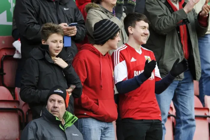 Framed Print : Bristol City Celebrates Simon Gillett's Goal for a 2-1 Lead Against Gillingham, Sky Bet League One, 2014