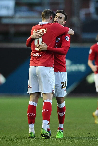 Bristol City Celebrates Win: Matt Smith and Marlon Pack Embrace after Goal vs. Fleetwood Town (01 / 02 / 2015)