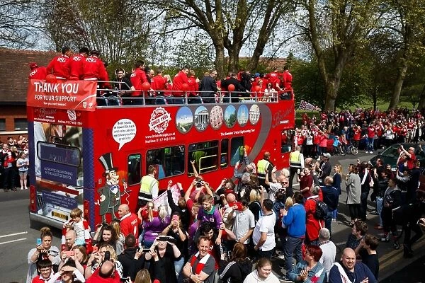 Bristol City: Champions Glorious Bus Parade - League 1 & Johnstones Paint Trophy Victories
