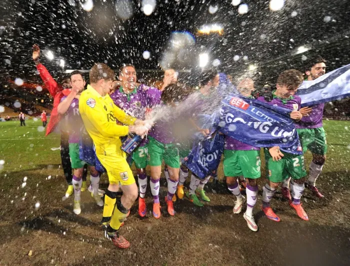 Framed Print : Bristol City Clinches Promotion to Championship with 0-6 Win over Bradford: Frank Fielding Celebrates with Champagne