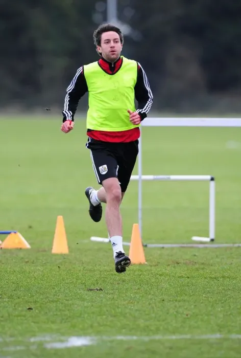 Framed Print : Bristol City: Cole Skuse in Training Focus Framed Print : Bristol City: Cole Skuse in Training Focus