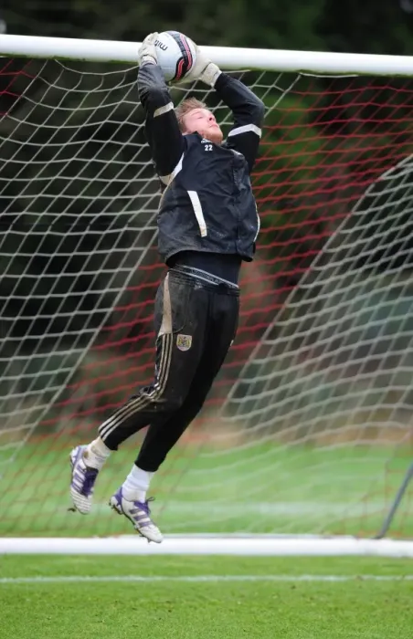 Framed Print : Bristol City: Dean Gerken in Training Focus