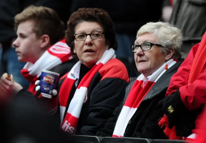Framed Print : Bristol City Fans in Action at Stadium MK during Sky Bet League One Match Framed Print : Bristol City Fans in Action at Stadium MK during Sky Bet League One Match