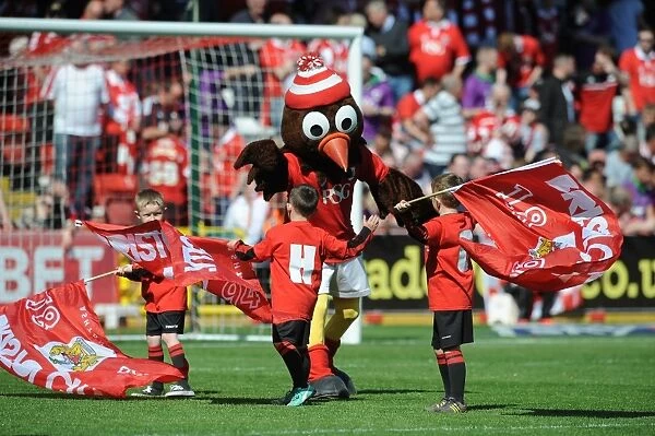 Bristol City Fans Celebrate with Scrumpy and Flagbearers vs Coventry City, 2015