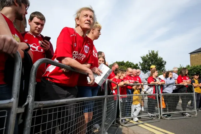 Framed Print : Bristol City Fans Gather at Craven Cottage for Sky Bet EFL Championship Match against Fulham (September 2016) Framed Print : Bristol City Fans Gather at Craven Cottage for Sky Bet EFL Championship Match against Fulham (September 2016)