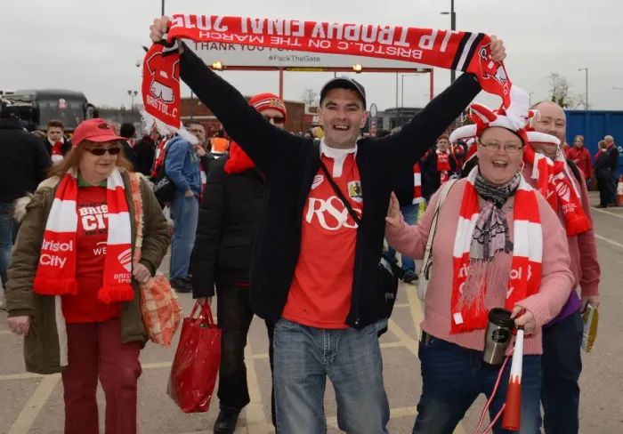Framed Print : Bristol City Fans Heading to Wembley for Johnstone's Paint Trophy Final Against Walsall Framed Print : Bristol City Fans Heading to Wembley for Johnstone's Paint Trophy Final Against Walsall