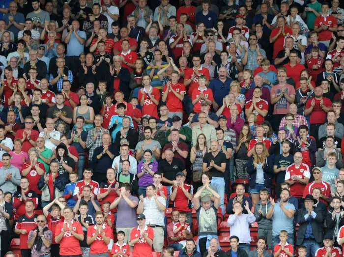 Framed Print : Bristol City Fans Pay Tribute to Mark Saunders in 54th Minute (September 27, 2014) Framed Print : Bristol City Fans Pay Tribute to Mark Saunders in 54th Minute (September 27, 2014)