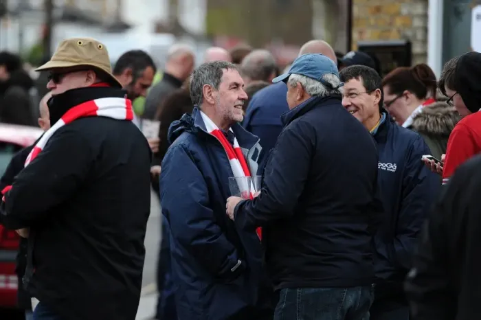 Framed Print : Bristol City Fans Rally at The Griffin Pub Ahead of Brentford Showdown, Sky Bet Championship 2016