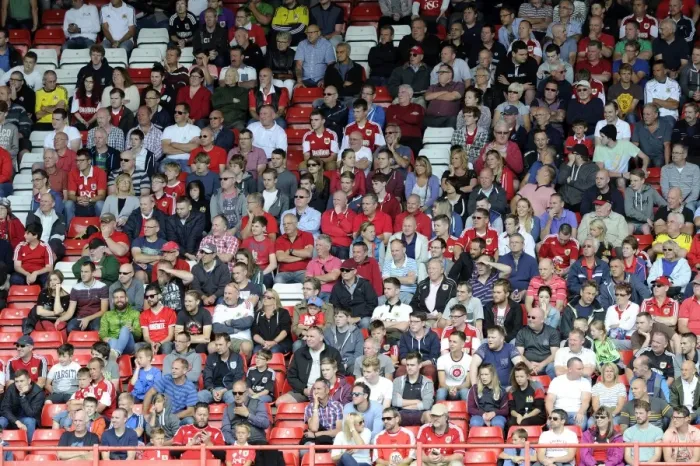 Framed Print : Bristol City Fans in Full Throat at Ashton Gate: Bristol City vs Colchester United, Sky Bet League One