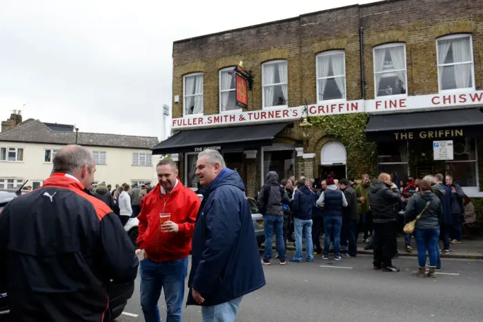 Framed Print : Bristol City Fans Unite at The Griffin Pub Ahead of Brentford Showdown, Sky Bet Championship 2016 Framed Print : Bristol City Fans Unite at The Griffin Pub Ahead of Brentford Showdown, Sky Bet Championship 2016