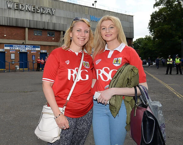 Bristol City Fans Unite Outside Hillsborough Stadium Ahead of Sky Bet Championship Match (August 2015)