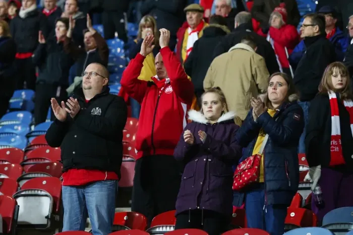 Framed Print : Bristol City Fans United: A Sea of Applause at Full-Time vs. Huddersfield Town (10.12.16) Framed Print : Bristol City Fans United: A Sea of Applause at Full-Time vs. Huddersfield Town (10.12.16)