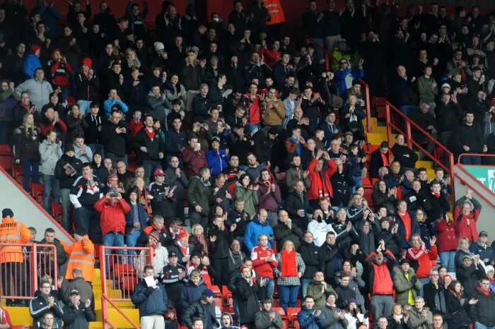 Framed Print : Bristol City Fans Unwavering Passion at Sheffield United (2014)