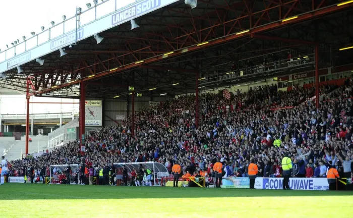 Framed Print : Bristol City Fans in the Williams Stand - Sky Bet League One Clash Against Coventry City, 2015 Framed Print : Bristol City Fans in the Williams Stand - Sky Bet League One Clash Against Coventry City, 2015