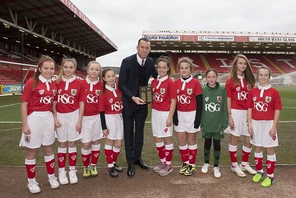 Bristol City FC: Aaron Wilbraham Honors Kids Cup to Young Fans vs Fleetwood Town (January 2015)
