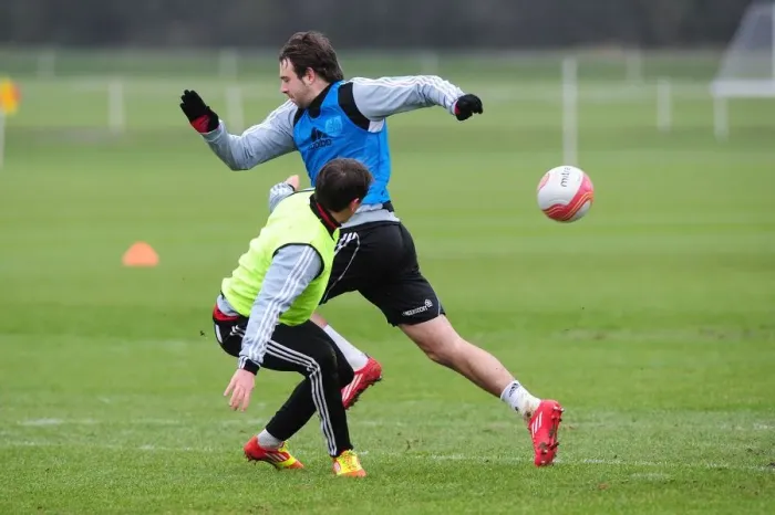 Framed Print : Bristol City FC: Brett Pitman vs. Neil Kilkenny - Intense Training Battle Framed Print : Bristol City FC: Brett Pitman vs. Neil Kilkenny - Intense Training Battle