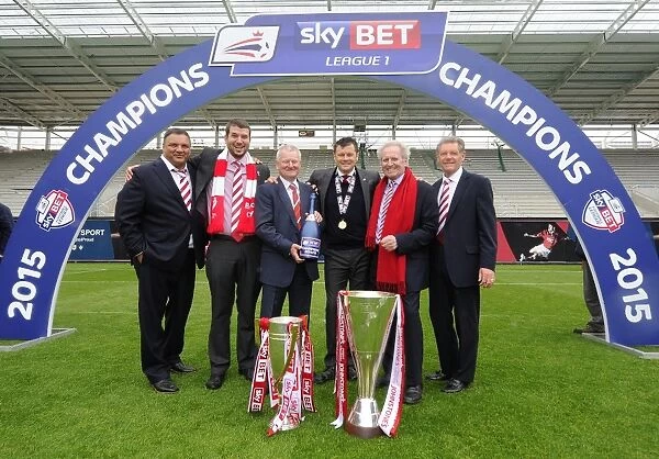 Bristol City FC: Celebrating League One and JPT Trophy Victories (May 2015)