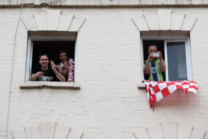 Framed Print : Bristol City FC: Champions Parade - League 1 and Johnstones Paint Trophy Victory Celebration: Throngs of Fans Line the Route