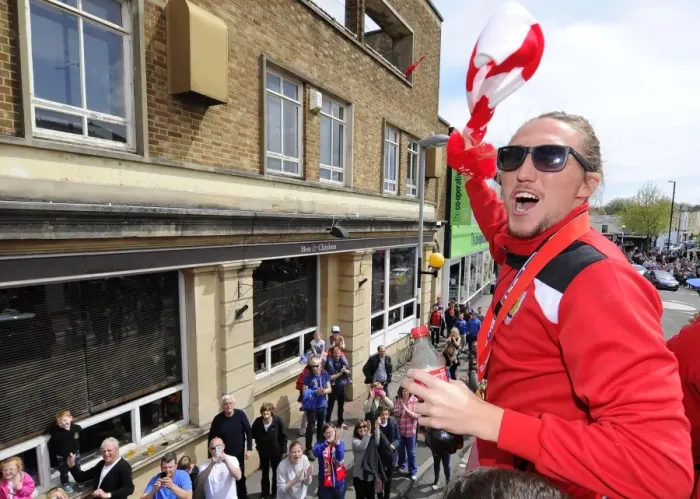 Framed Print : Bristol City FC: Champions Parade - Luke Ayling's Triumphant Wave (Joe Meredith / JMP, 04.05.2015) Framed Print : Bristol City FC: Champions Parade - Luke Ayling's Triumphant Wave (Joe Meredith / JMP, 04.05.2015)