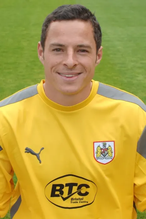 Framed Print : Bristol City FC: Chris Weale in Action Framed Print : Bristol City FC: Chris Weale in Action