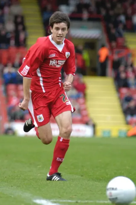 Framed Print : Bristol City FC: Cole Skuse in Action (05-06) Framed Print : Bristol City FC: Cole Skuse in Action (05-06)