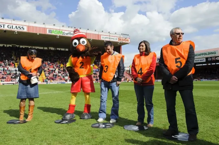 Framed Print : Bristol City FC: Community Foundation Prize Draw at Half Time vs. Huddersfield Town, npower Championship (27th April 2013) Framed Print : Bristol City FC: Community Foundation Prize Draw at Half Time vs. Huddersfield Town, npower Championship (27th April 2013)