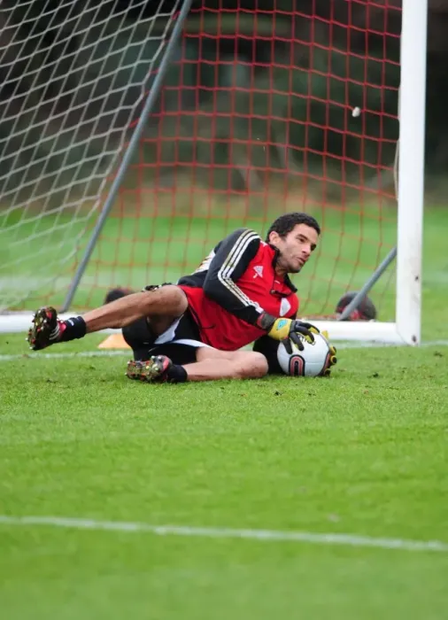 Framed Print : Bristol City FC: David James in Deep Focus during Training Framed Print : Bristol City FC: David James in Deep Focus during Training