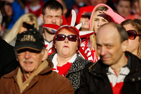 Bristol City FC Fans Celebrate Win at Wembley Stadium during Johnstones Paint Trophy Final against Walsall (2015)