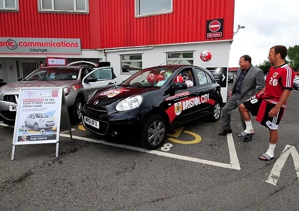Bristol City FC: Filling a Car with Footballs - Jody Morris and Keith Brock at Pre-Season Open Day