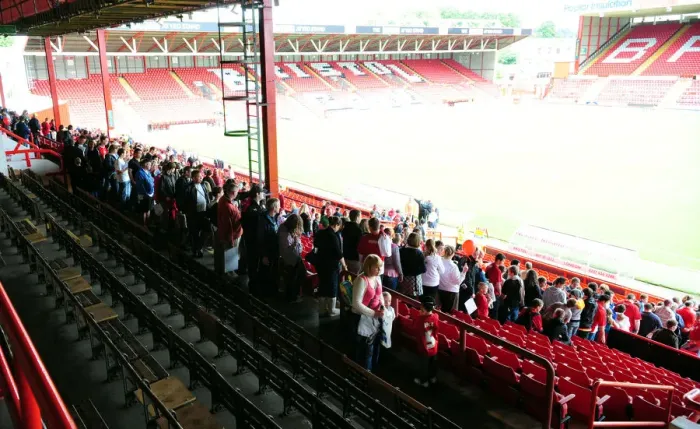 Framed Print : Bristol City FC First Team Open Day 09-10: Behind the Scenes Framed Print : Bristol City FC First Team Open Day 09-10: Behind the Scenes