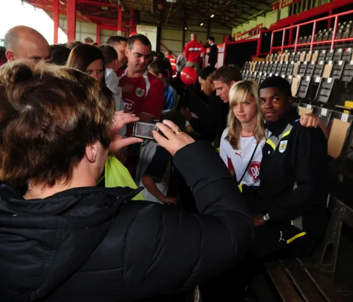 Framed Print : Bristol City FC First Team Open Day 09-10: Unprecedented Access to the Squad Framed Print : Bristol City FC First Team Open Day 09-10: Unprecedented Access to the Squad