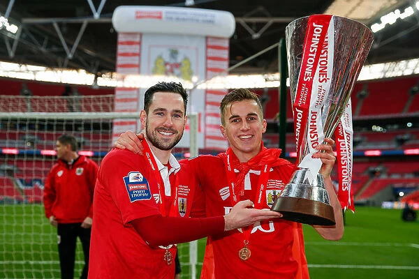 Bristol City FC: Greg Cunningham and Joe Bryan Celebrate Johnstones Paint Trophy Victory over Walsall (2015)