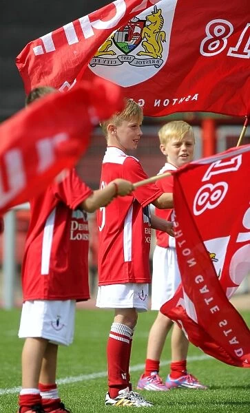 Bristol City FC Honors Scunthorpe United with Guard of Honor at Ashton Gate (September 6, 2014)