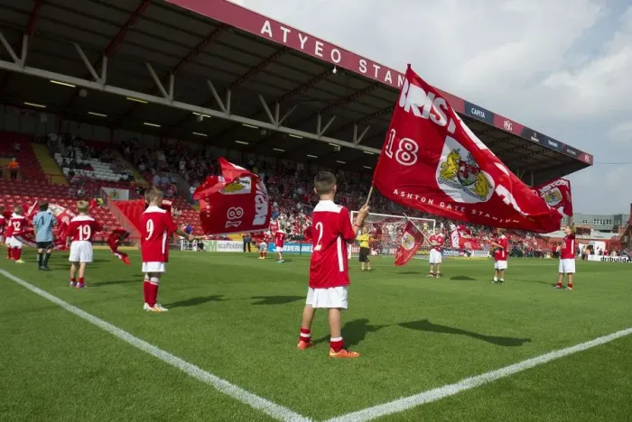 Framed Print : Bristol City FC Honors Scunthorpe United: Guard of Honor at Ashton Gate Framed Print : Bristol City FC Honors Scunthorpe United: Guard of Honor at Ashton Gate