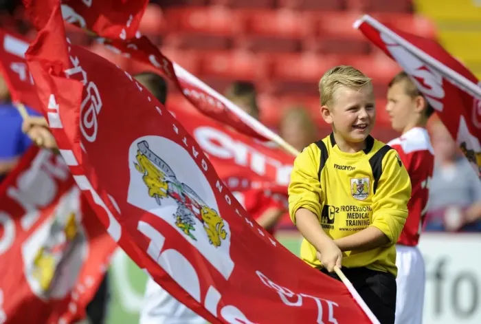 Framed Print : Bristol City FC Honors Scunthorpe United with Guard of Honor at Ashton Gate