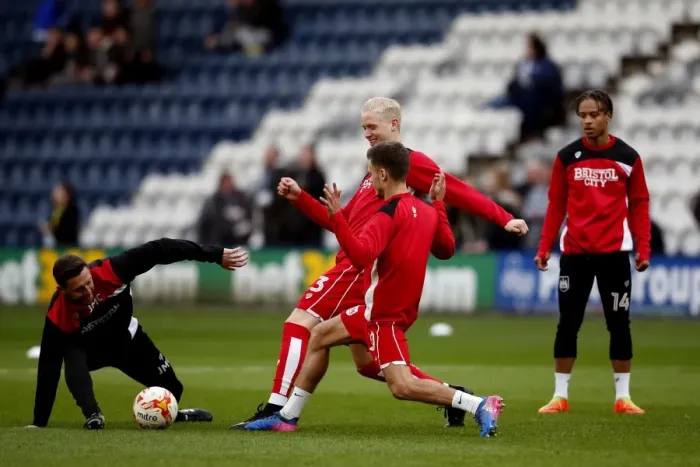 Framed Print : Bristol City FC: Hordur Magnusson and Team Warm-Up Ahead of Preston North End Clash (04.04.17) Framed Print : Bristol City FC: Hordur Magnusson and Team Warm-Up Ahead of Preston North End Clash (04.04.17)