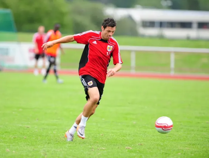 Framed Print : Bristol City FC: Ivan Sproule in Focus - Training Session